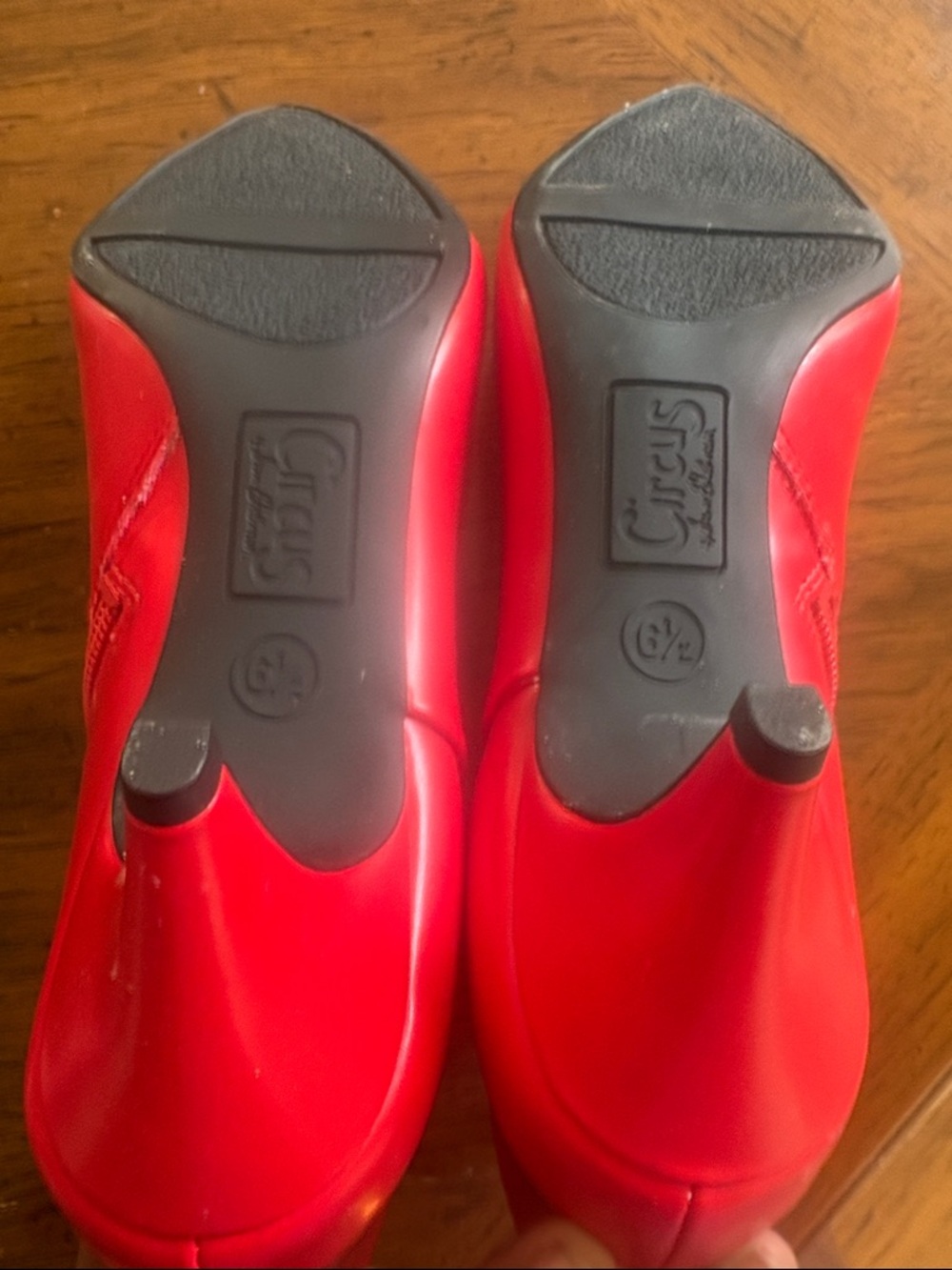 NWT Circus by Sam Edelman red kitten heel booties. Size 6.5 - Picture 4 of 5